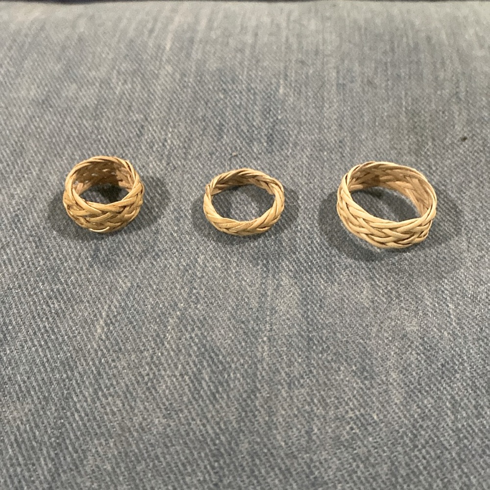 Woven straw ring